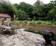 We provided the stone and craftsmanship for the walls and steps in this gorgeous garden by designer Tom Hoblyn at Richmond Park London.